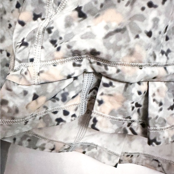 Lululemon Lightened Up Pullover Not So Petite Fleur Silver Spoon/Ambient Grey 6 - Picture 13 of 16